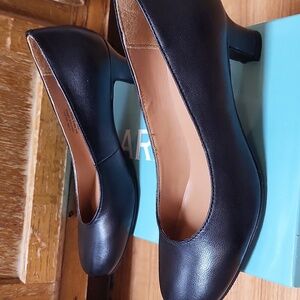 Array Classic Black Women's Heels
